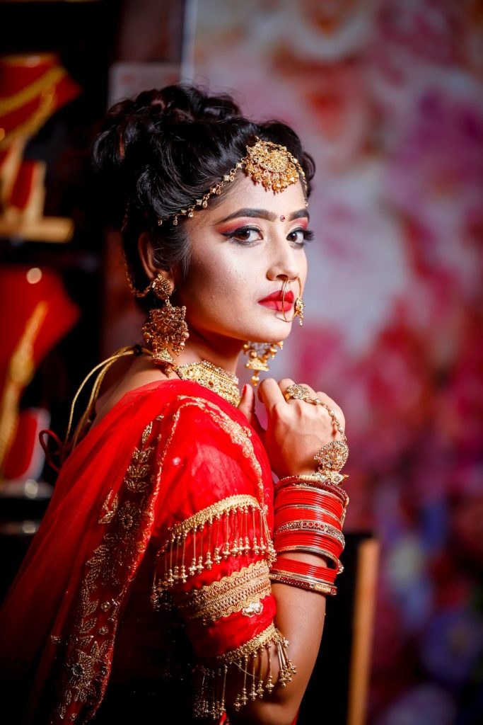 a-woman-in-traditional-indian-attire-w6tieaajdty